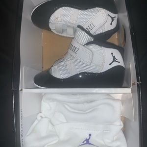 “Practically New” NIKE Jordan 11’s & NIKE joggers